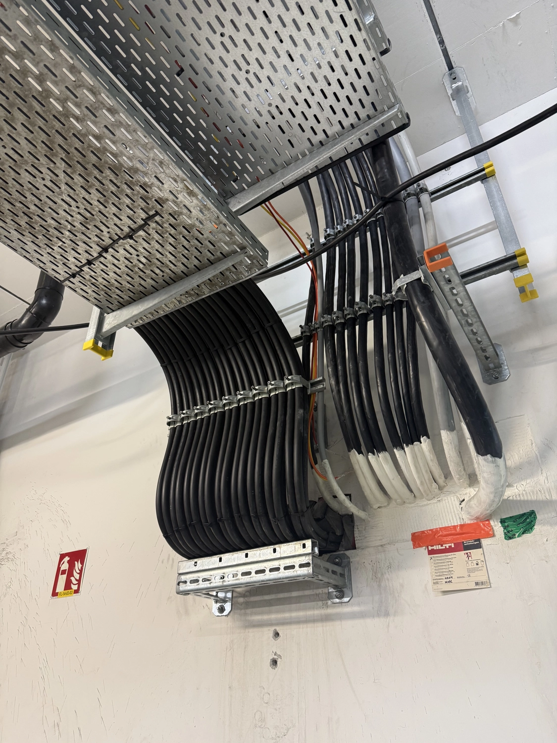 M&S Kabelverlegung GmbH - Professionelle Kabelverlegung Straubenhardt - Professionelle Kabelverlegung und Trassenbau im Rahmen von industriellen Elektroinstallationen.
