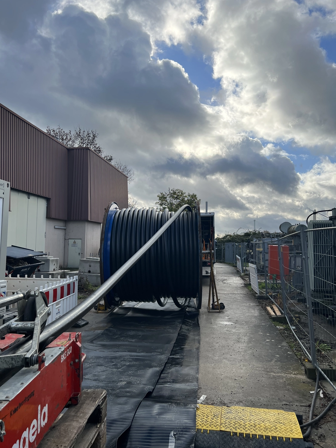 M&S Kabelverlegung GmbH - Professionelle Kabelverlegung Straubenhardt - Professionelle Kabelverlegung und Trassenbau im Rahmen von industriellen Elektroinstallationen.