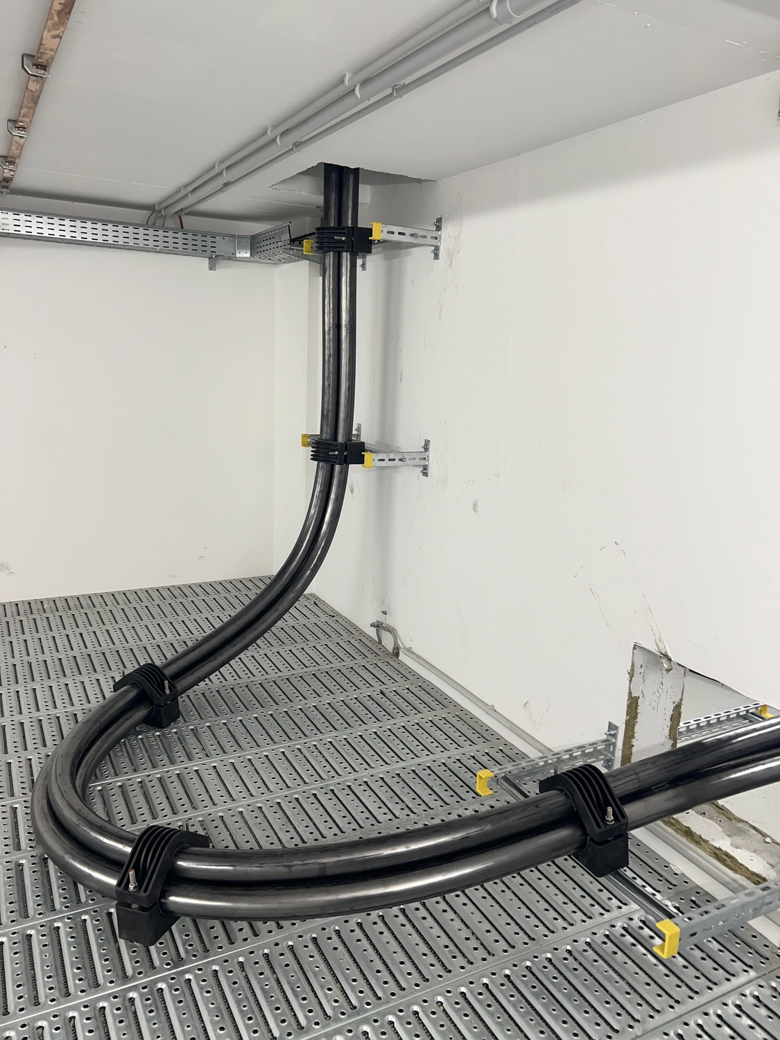 M&S Kabelverlegung GmbH - Professionelle Kabelverlegung Straubenhardt - Professionelle Kabelverlegung und Trassenbau im Rahmen von industriellen Elektroinstallationen.